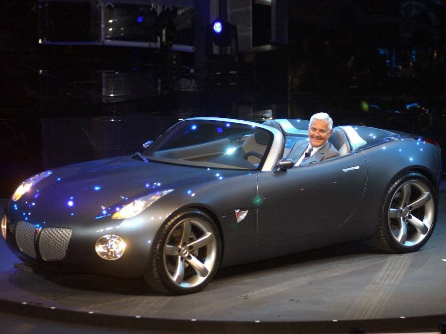  Pontiac Solstice Roadster Concept 2002 года  (фото 17 из 34)